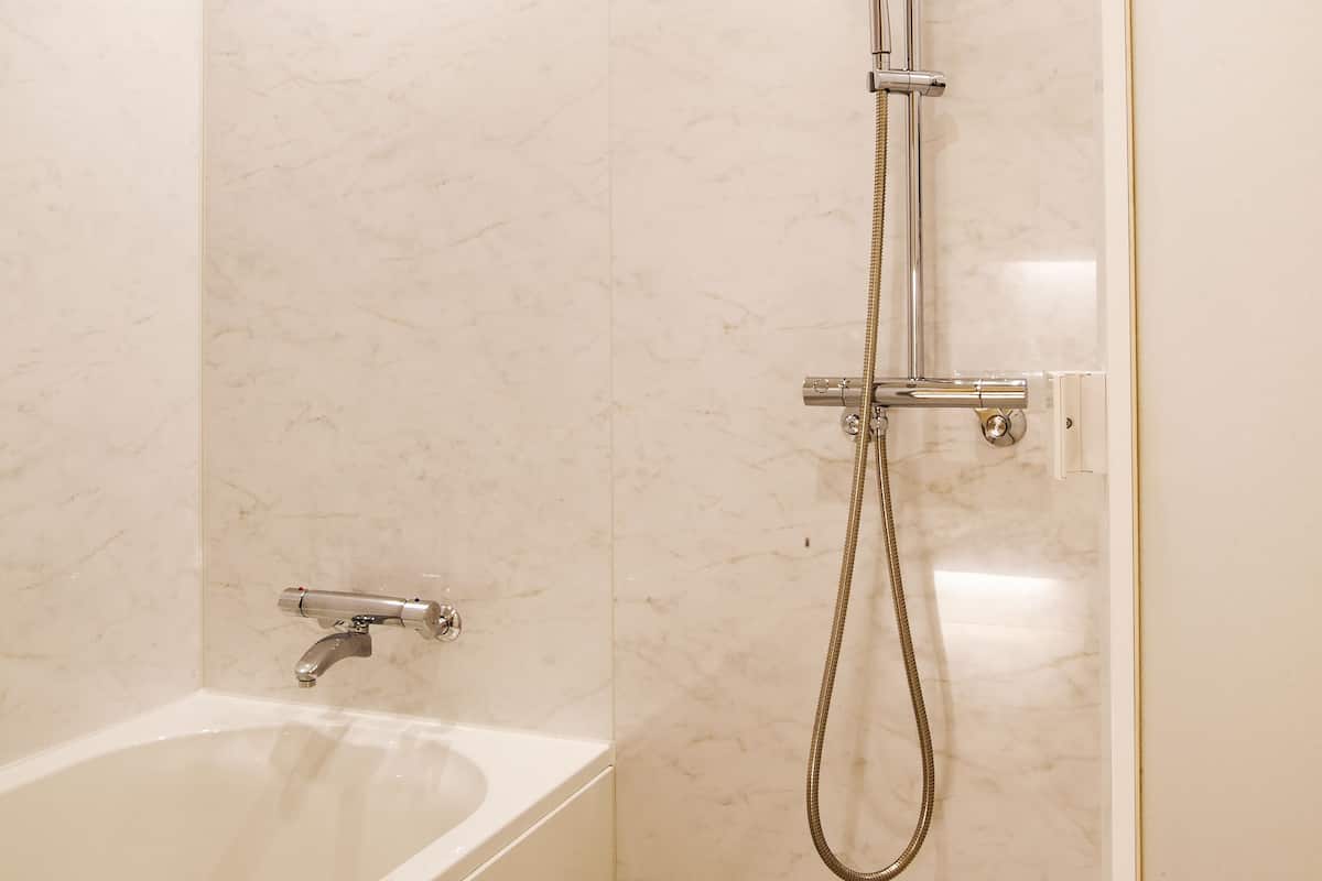 executive room, non smoking (b) | bathroom | free toiletries, hair dryer, slippers, bidet