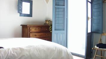 Double or Twin Room, Mountain View | Blackout curtains, soundproofing, cots/infant beds, rollaway beds