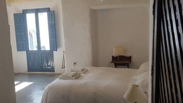 Verduisterende gordijnen, geluiddichte muren, babybedden (toeslag)