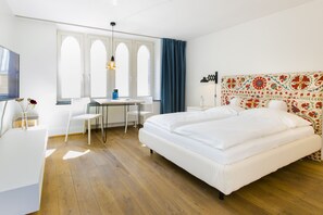 Studio Comfort, pemandangan taman | Seprai antialergi dan didekorasi berbeda-beda