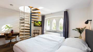 Ropa de cama hipoalergénica, escritorio y cortinas blackout
