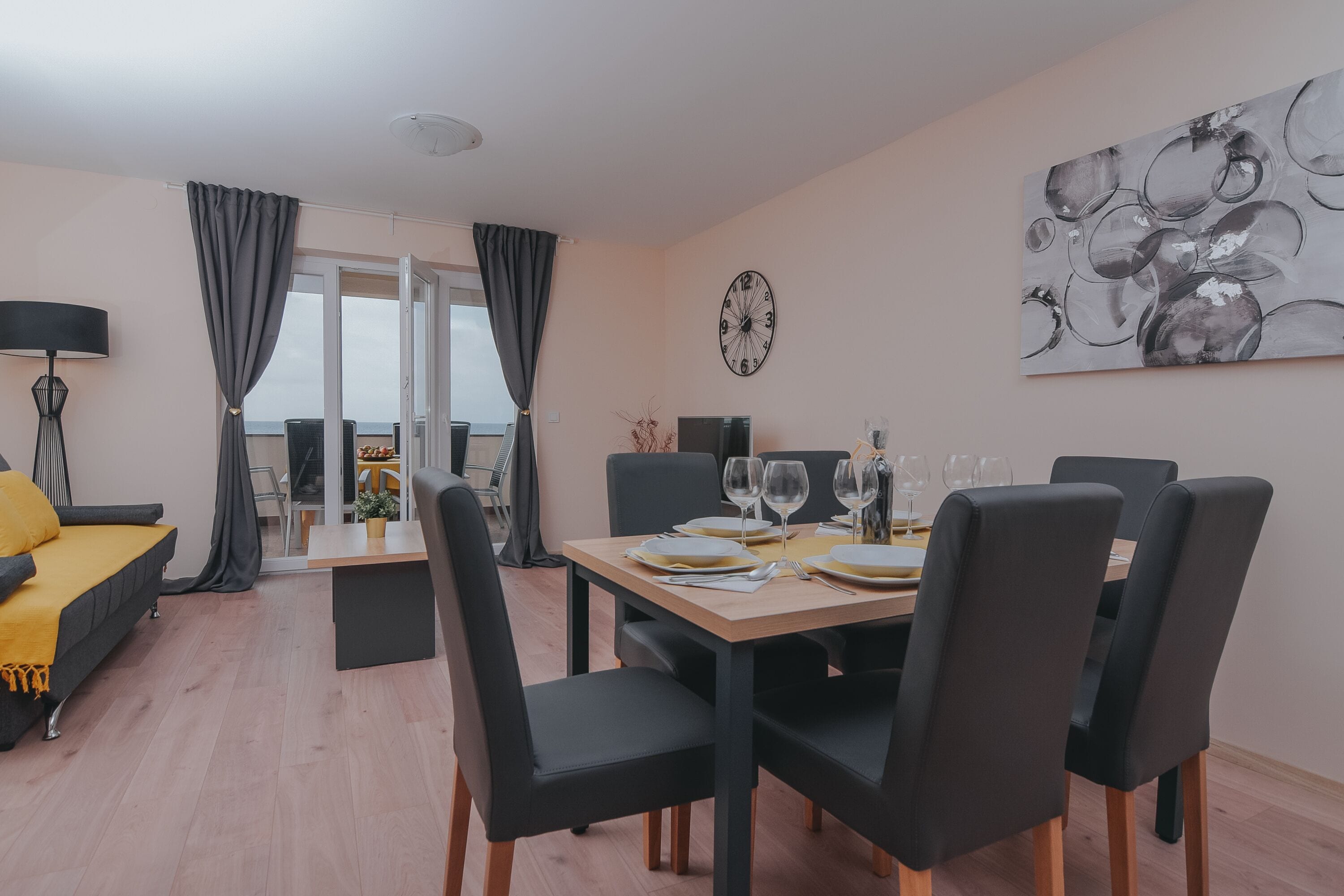 Design Apartment, 2 Bedrooms, Balcony, Sea View | In-room dining