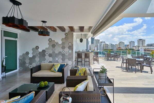 Outdoor dining - Luxury Santo Domingo Apartment with Pool (Julieta Morales)