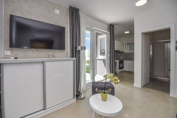 Comfort Studio, Pool View, Annex Building | Private kitchen - Pool Apartments & Rooms Mare (Novalja)