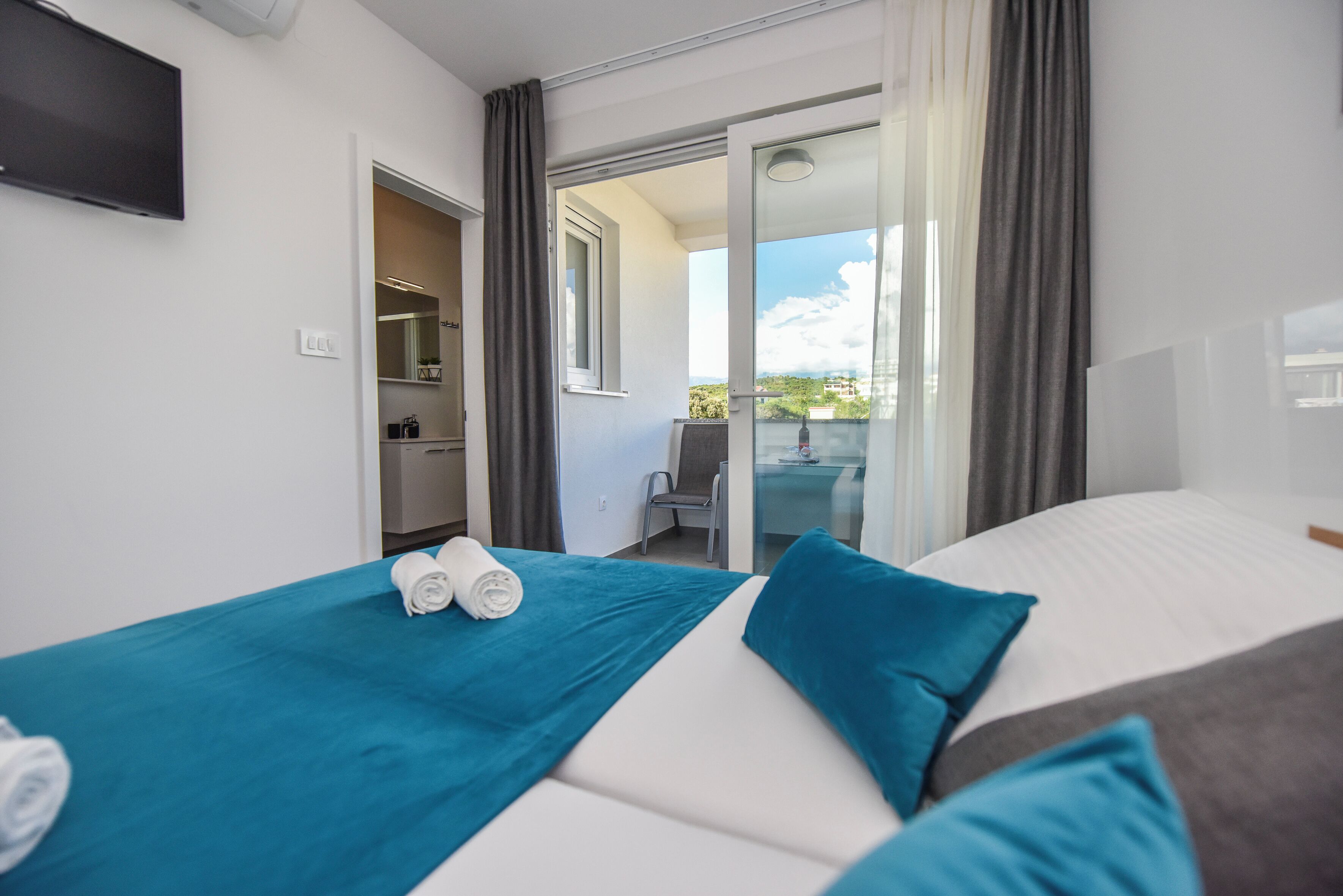 Comfort-værelse med dobbeltseng eller 2 enkeltsenge - 1 queensize-seng - balkon | Pengeskab på værelset, strygejern/strygebræt, gratis Wi-Fi, sengetøj