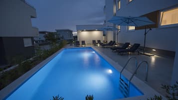 Seasonal outdoor pool, open 9:00 AM to 9:00 PM, sun loungers