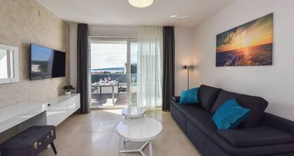 Pool Apartments & Rooms Mare