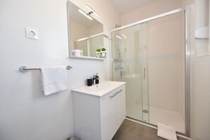Comfort Double or Twin Room, 1 Queen Bed, Balcony | Bathroom | Shower, hair dryer, towels, soap - Pool Apartments & Rooms Mare (Novalja)