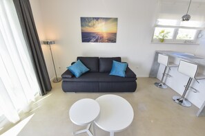 45–tuumainen taulutelevisio, jossa satelliittikanavat