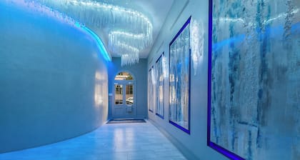 🎺SOPHISTICATED SOUTHERN PENTHOUSE DOWNTOWN CONDO! Large Living Area + Spacious Private Terrace!