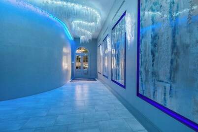 🎺SOPHISTICATED SOUTHERN PENTHOUSE DOWNTOWN CONDO! Large Living Area + Spacious Private Terrace!