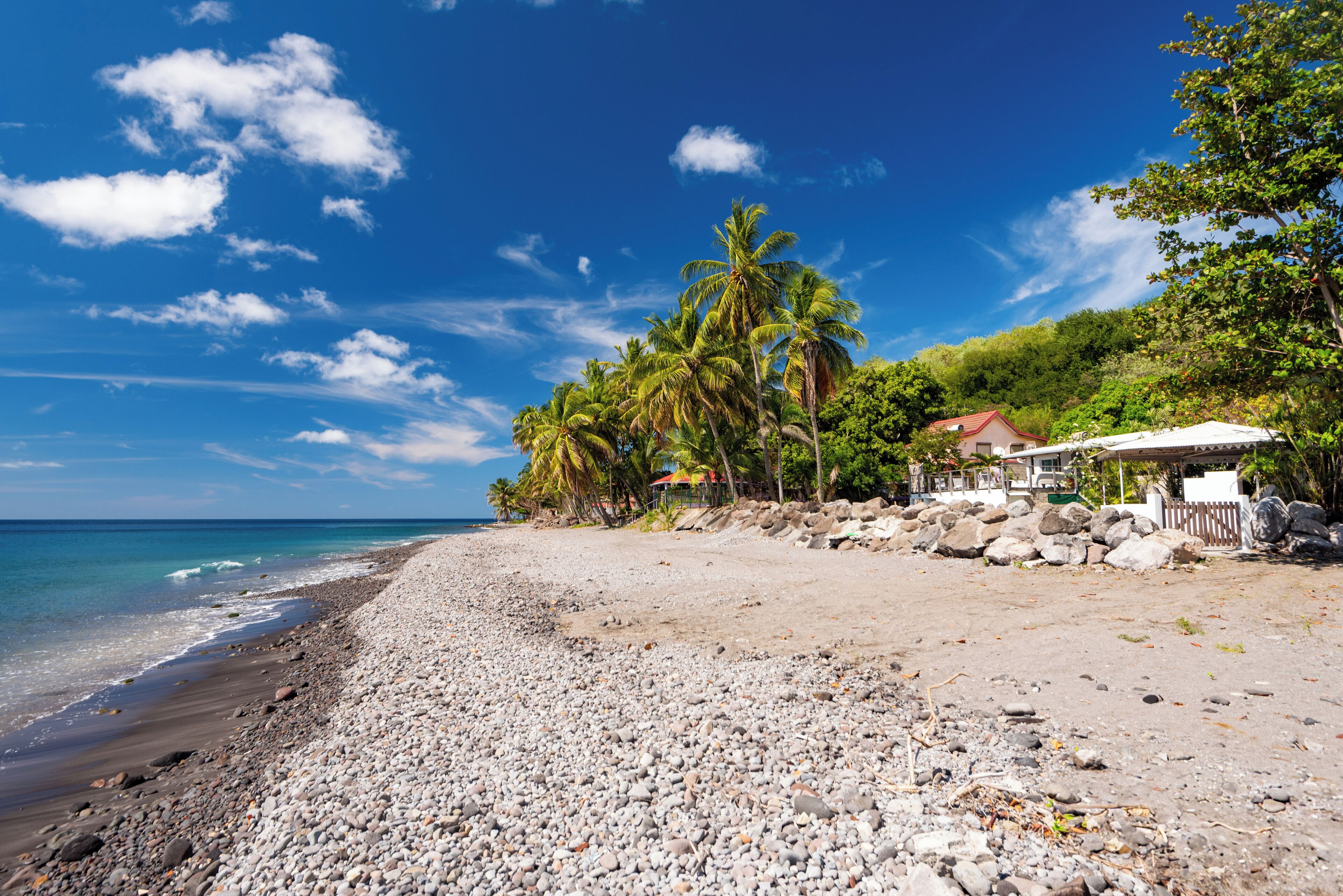 Plage à proximité, chaises longues, serviettes de plage