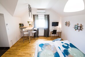 Business tweepersoonskamer, uitzicht op tuin | 1 slaapkamer, luxe beddengoed, donzen dekbedden, Select Comfort-bedden