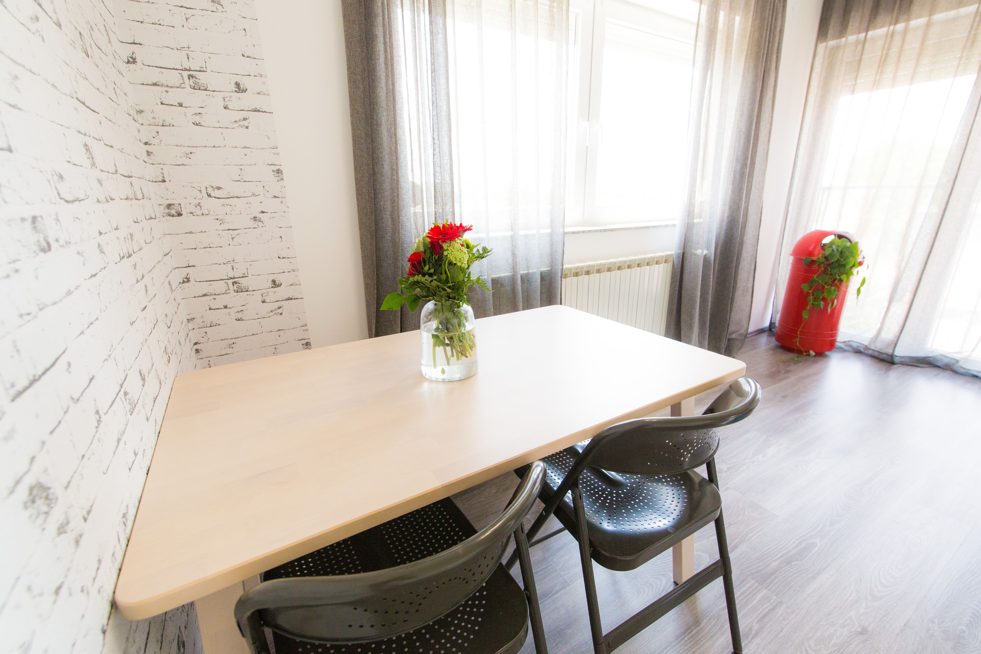 Appartement Familial, vue jardin | Restauration dans la chambre