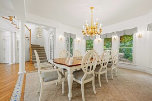Dining - Sunset on Seventeen: Private Pool, Hot Tub, Dog-friendly (Corolla)