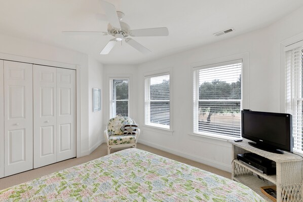 5 bedrooms, desk, iron/ironing board, free WiFi
