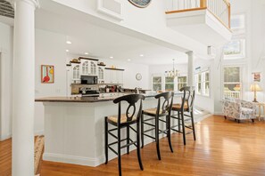 Fridge, microwave, oven, stovetop - Sunset on Seventeen: Private Pool, Hot Tub, Dog-friendly (Corolla)