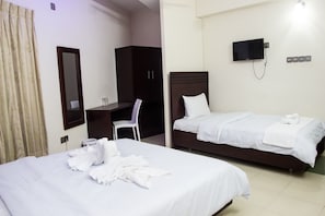 Family Suite | Minibar, in-room safe, soundproofing, free WiFi - Royal Palm Hotel (Sylhet)