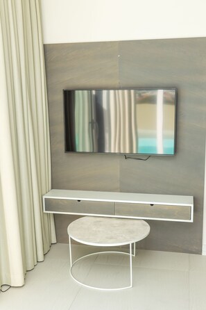 Villa Exclusive, 4 chambres, piscine privée, vue mer | 4 chambres, coffres-forts dans les chambres, fer et planche à repasser