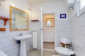 Lägenhet - 2 sovrum | Badrum | Dusch, regndusch, hårtork och bidé