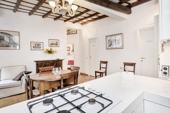 Appartement, 2 chambres | Cuisine privée | Grand réfrigérateur, plaque de cuisson, lave-vaisselle
