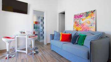 Appartamento, 2 camere da letto | Area soggiorno | TV LCD