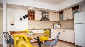 Leilighet – classic | Eget kjøkken | Kjøleskap, mikrobølgeovn, ovn og kokeplater