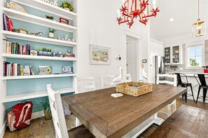 Dining - 'It is Well' in Cinnamon Shore! Gorgeous Home + Pools & More Amenities (Port Aransas)
