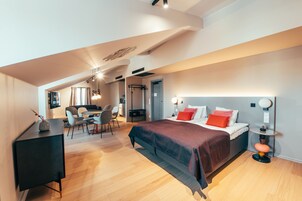 The Atelier | Premium bedding, minibar, in-room safe, desk