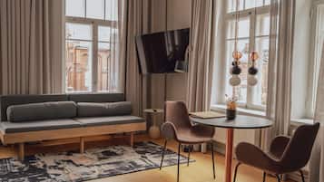 DeLuxe | Seprai premium, minibar, dan brankas