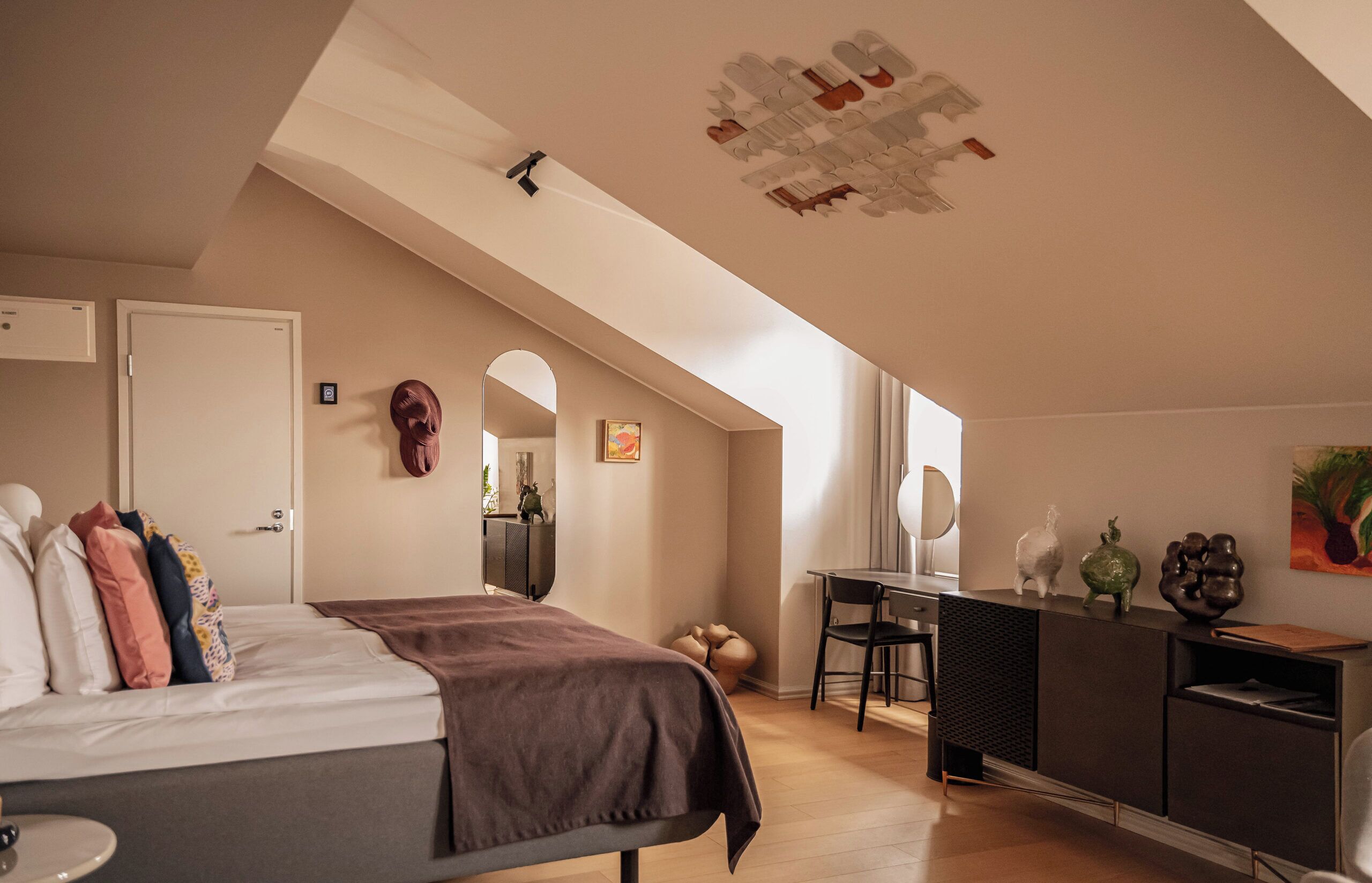 The Atelier | Premium bedding, minibar, in-room safe, desk