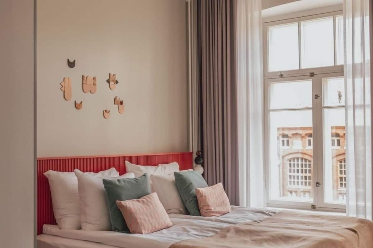 Superior | Premium bedding, minibar, in-room safe, desk