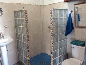 Secador de pelo, toallas
