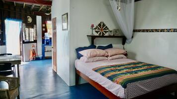 1 bedroom, WiFi, bed sheets