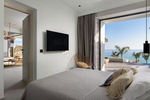 4 bedrooms, in-room safe, iron/ironing board, WiFi