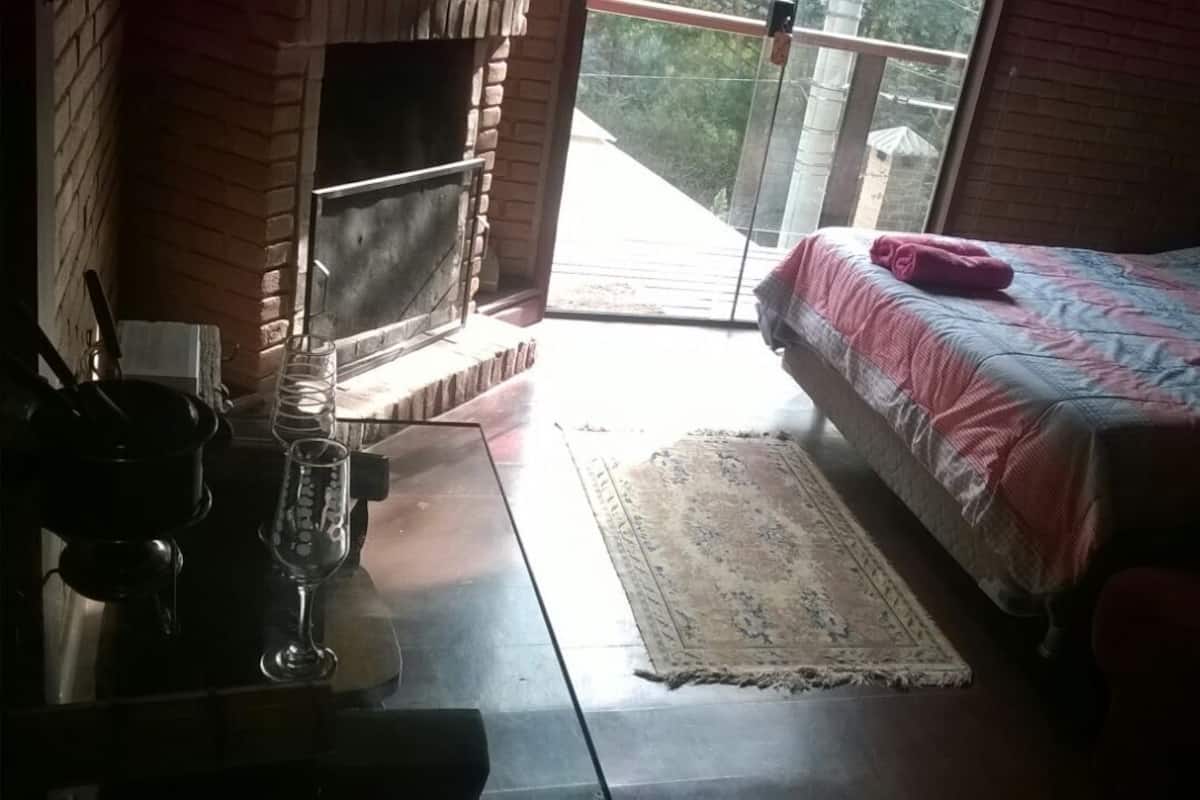Exclusive Chalet (Victoria) | 1 bedroom, bed sheets