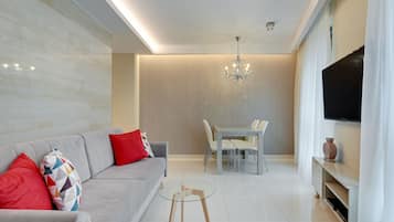 Deluxe Apartment | Living room | 58-inch flat-screen TV with cable channels, TV