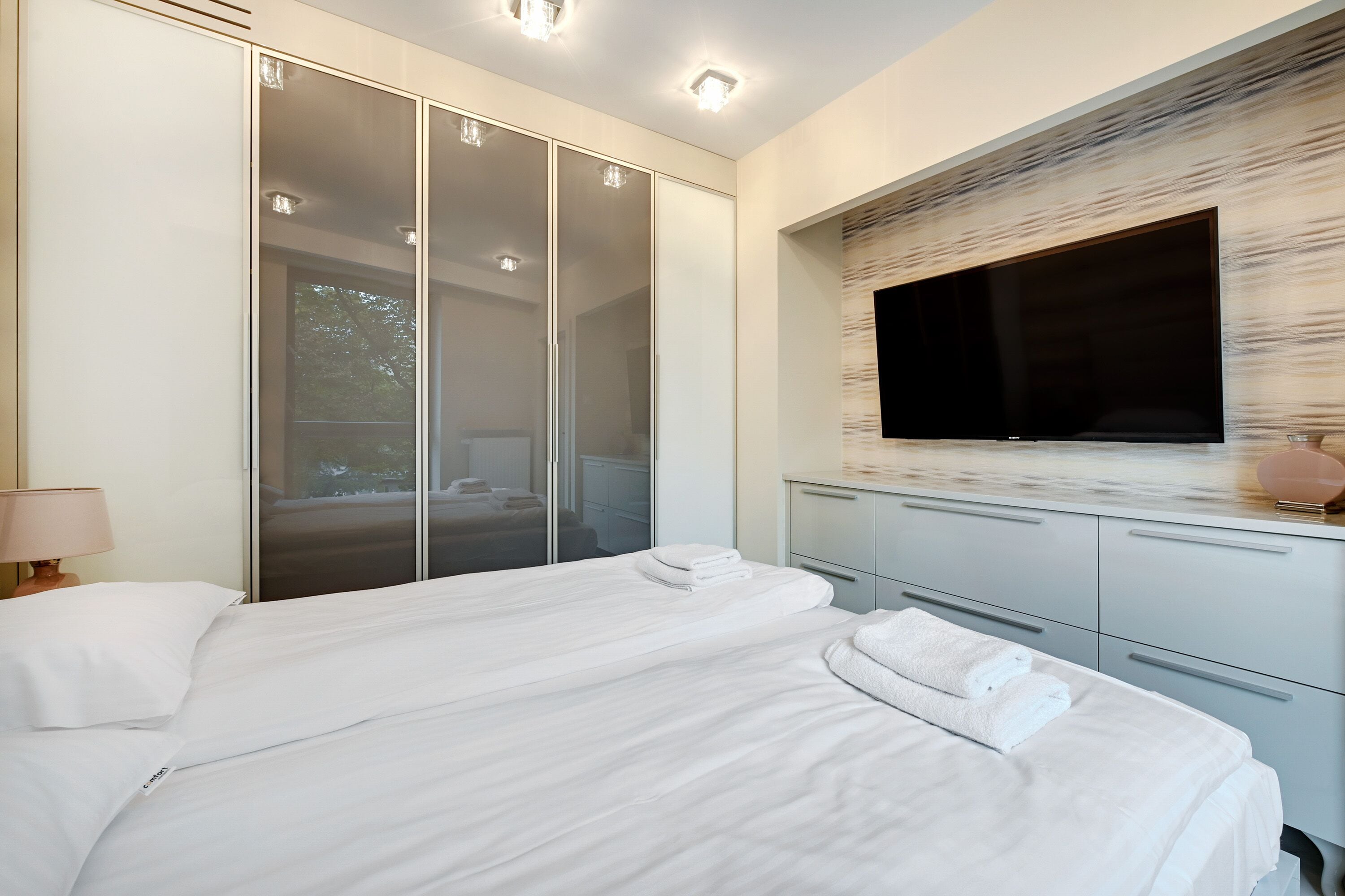 1 habitación, colchones con efecto memoria y cortinas blackout 