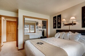2 bedrooms, free WiFi, bed sheets - Premier 2br/2ba In Lakeside Ge- Kids Ski Free! 2 Bedroom Condo by RedAwning (Keystone)