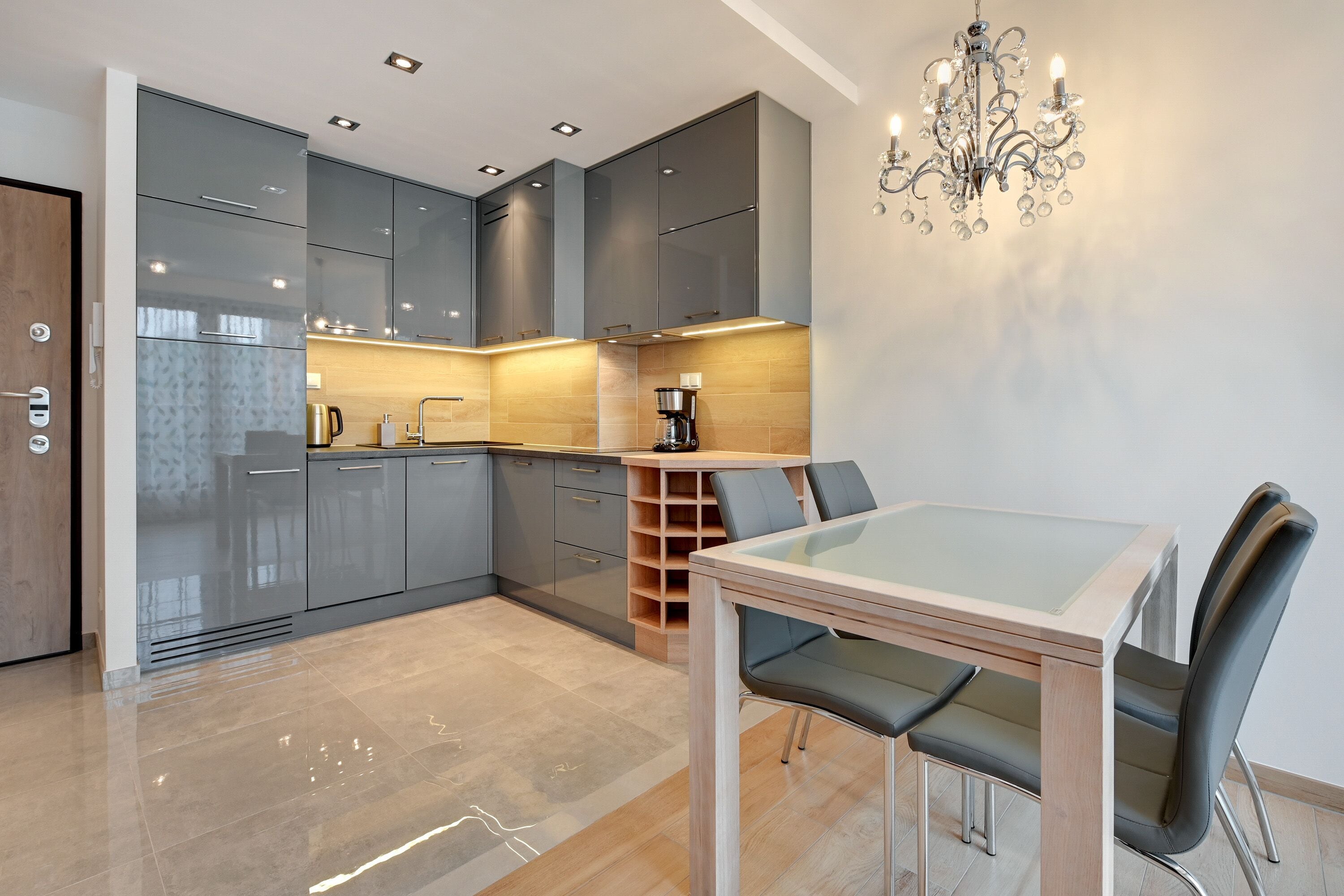 Deluxe Apartment | Private kitchen | Full-sized fridge, microwave, stovetop, dishwasher