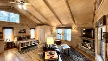 Studio | Private kitchen | Fridge, oven, coffee/tea maker, toaster