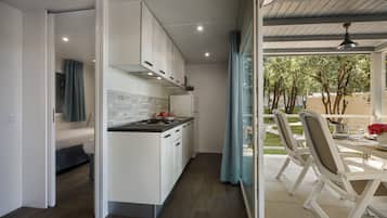 Casa rodante superior | Cocina privada | Refrigerador con congelador, microondas y parrilla de estufa