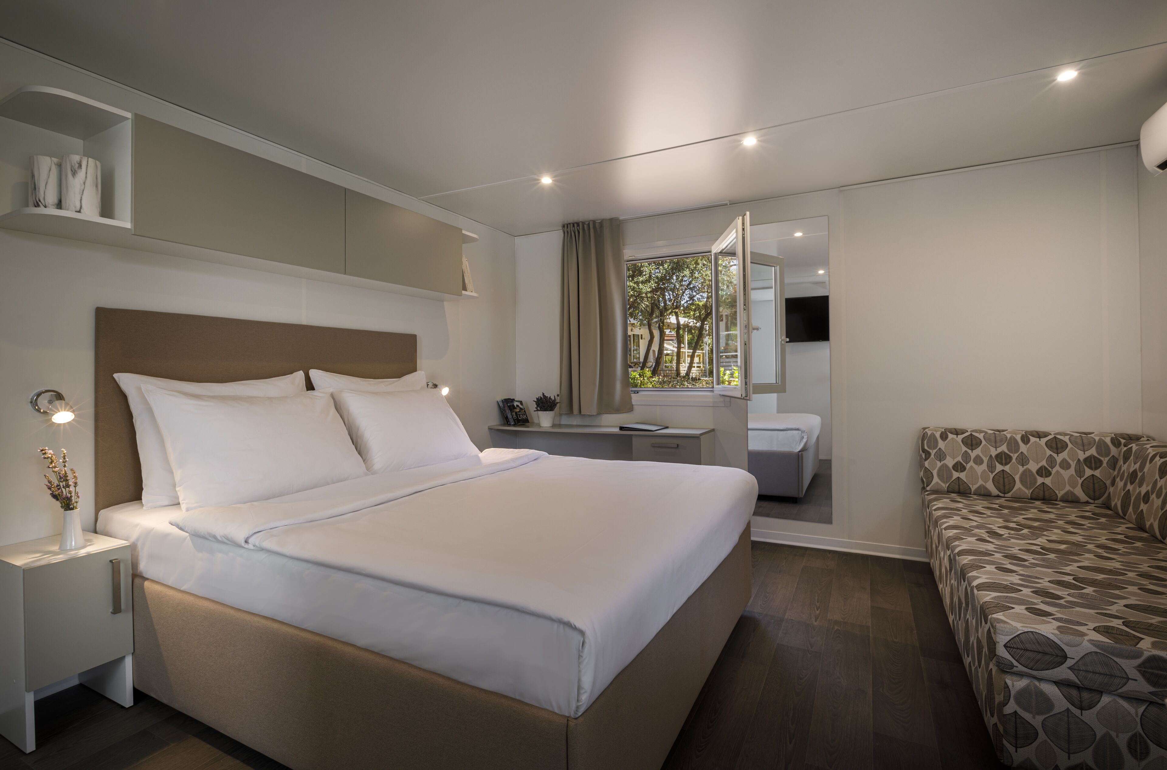 Standard Mobile Home | In-room safe, free WiFi, bed sheets