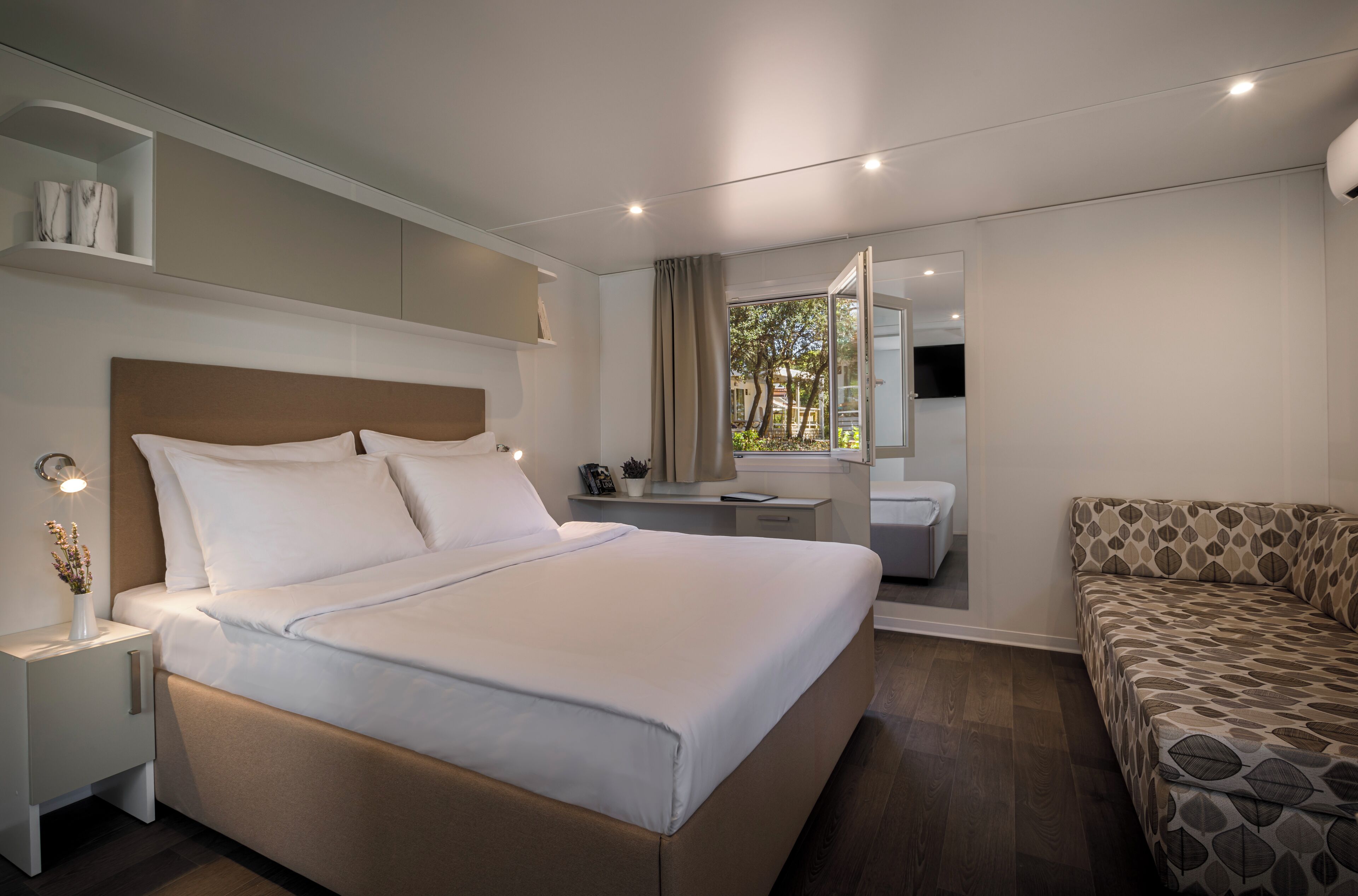 In-room safe, free WiFi, bed sheets