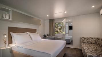 In-room safe, free WiFi, bed sheets