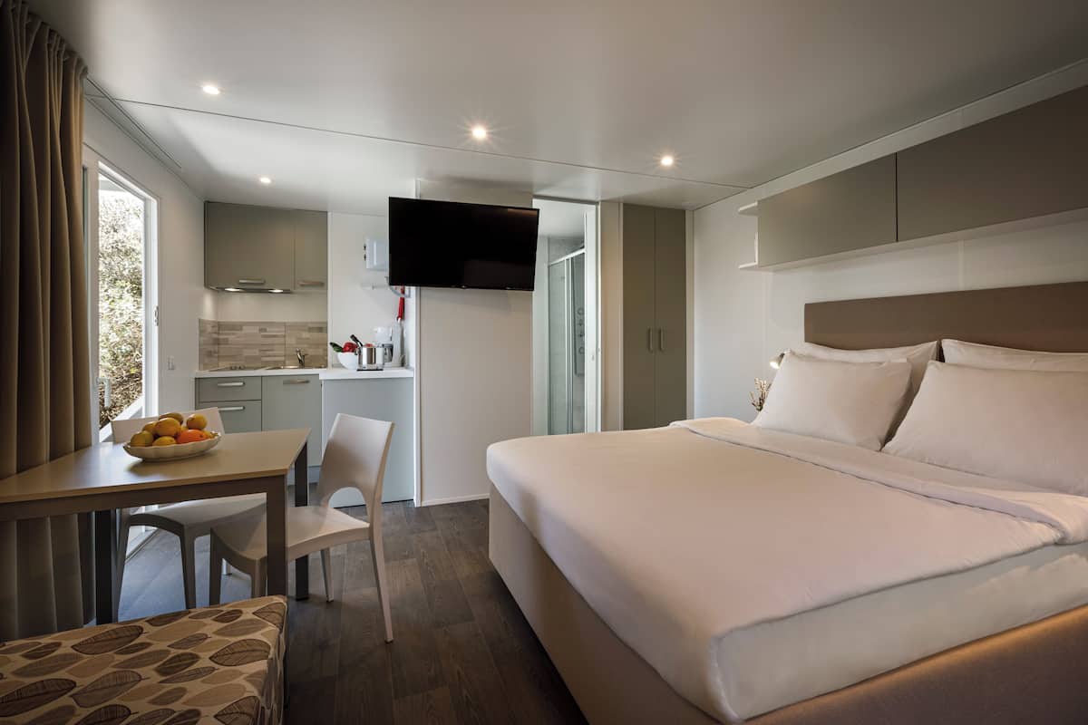 In-room safe, free WiFi, bed sheets