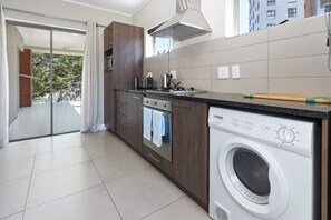 Micro-ondes, four, plaque de cuisson, lave-vaisselle