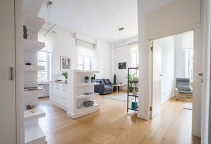 익스클루시브 아파트 | 거실 공간 | 평면 TV