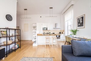 Departamento exclusivo | Área de sala de estar | Televisión de pantalla plana 