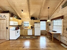 开间 | 私人厨房 | 冰箱、烤箱、茶具/咖啡用具、烤面包机
